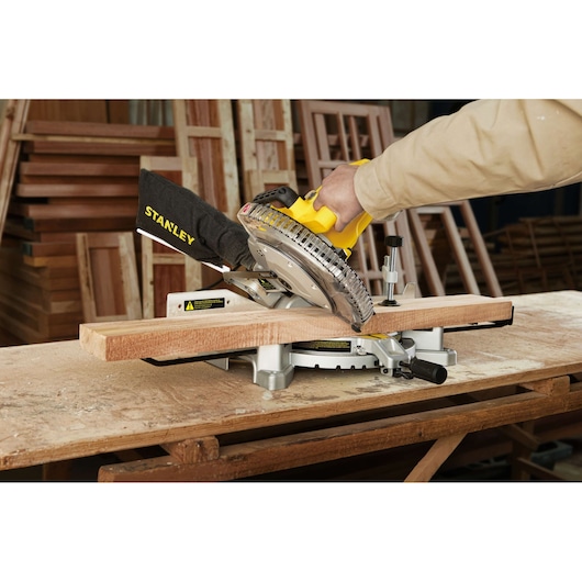 1500 W 254 mm Mitre Saw