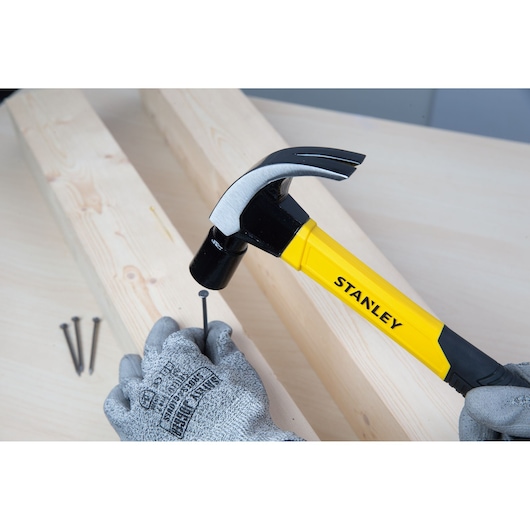 16 Oz Hammer With Fiberglass Handle