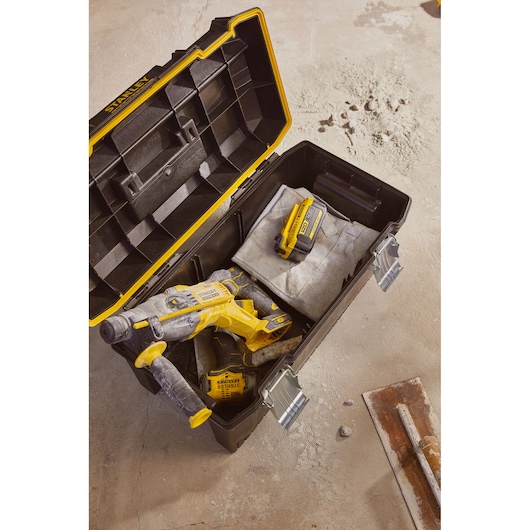 ENVIROMENT GROUPSTANLEY  constructionHIGH ANGLE CONSTRUCTION FAMILY TOOLS INSIDE A TOOL BOX