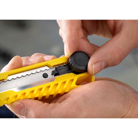 Basic Snap-Off Knife With Dial Lock