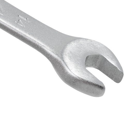  WRENCHES ON WHITE BACKGROUND 