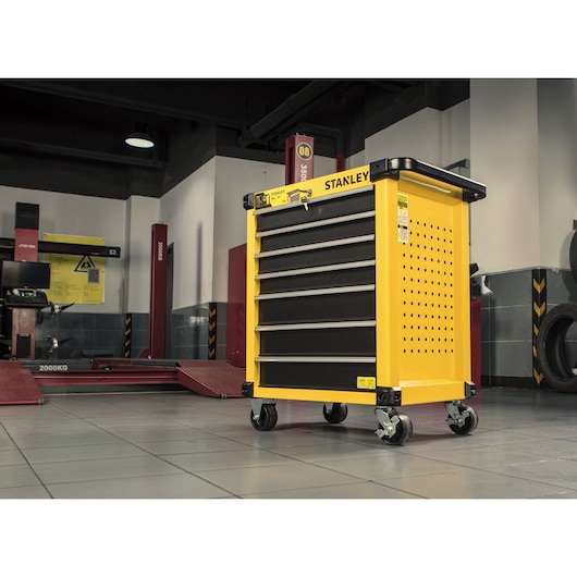 Side view of 7 drawers metal roller cabinet in a workshop